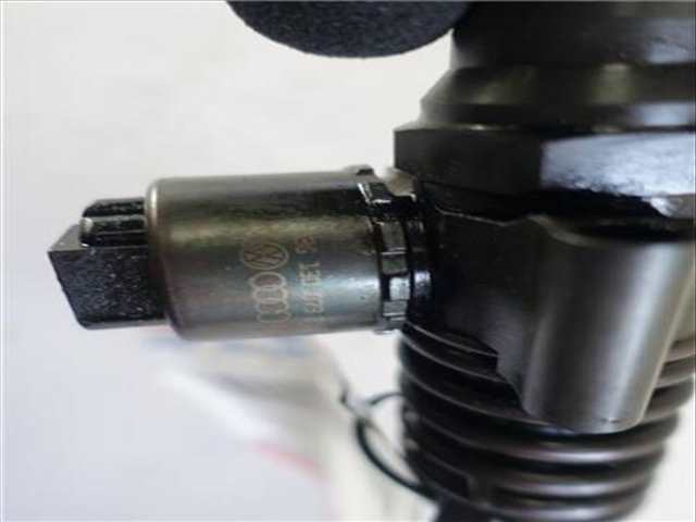 Foto 3ª: Inyectores Audi A3 2.0 TDI 16V 140CV 103KW [BKD] (2003)