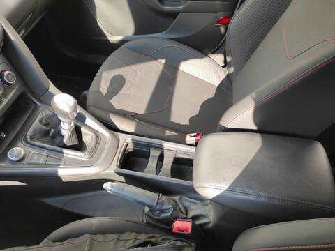 Foto 1ª: Consola Central Ford Focus M1DD BERLINA (2018)