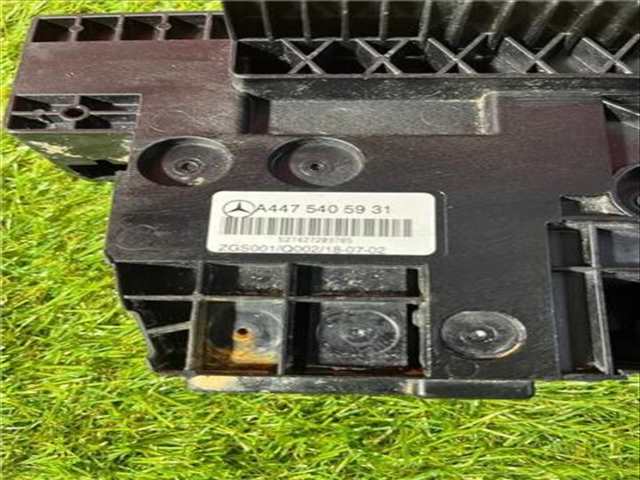 Foto 3ª: Caja Reles Fusibles Mercedes Vito 109/111 CDI WORKER COMPACTA CDI CAT 114CV 84KW FURGON [R9M 503] (2018)