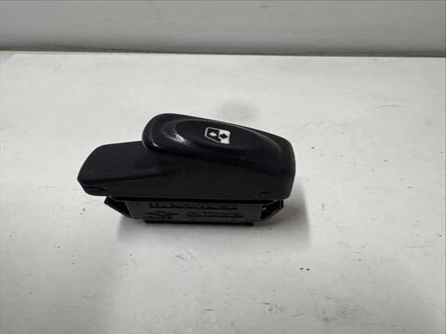 Foto 3ª: Botonera Elevalunas Nissan Kubistar K9K704 (2004)