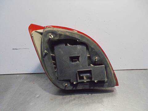 Foto 4ª: Piloto Trasero Derecho Ford Fiesta BASICO BERLINA 60CV 44KW [J4L] (2000)