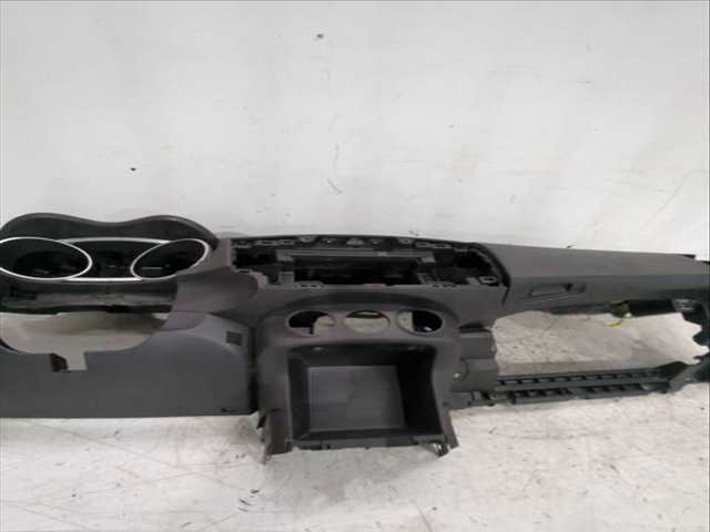 Foto 3ª: Salpicadero Peugeot 4007 2.2 HDI 156CV 115KW [4HN (DW12MTED4),4HK (DW12ME5)] (2007)