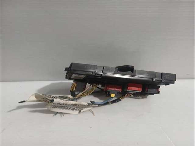 Foto 3ª: Caja Reles Fusibles Peugeot 407 2.0 HDI 135 6DRHRH 6DRHRE 6DRHRG 6DRHRJ) 136CV [RHR (DW10BTED4)] (2004)