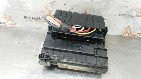 Foto 3ª: Caja Reles Fusibles Peugeot 308 CONFORT 109CV 80KW [9HX O 9H01] (2009)