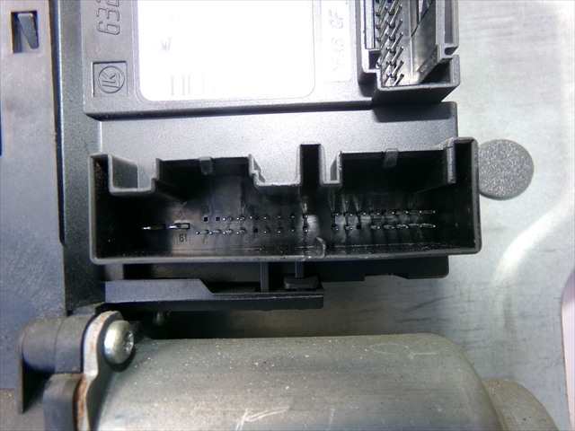 Foto 3ª: Elevalunas Eléctrico Delantero Izquierdo Volkswagen Touran 1.9 TDI 2003-2006 [AVQ] (2004)