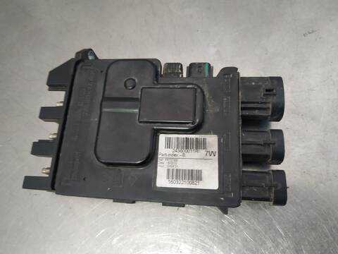 Foto 2ª: Caja Reles Fusibles Renault Megane EXPRESSION BERLINA 90CV 66KW III BERLINA 5 P [K9K J8] (2013)