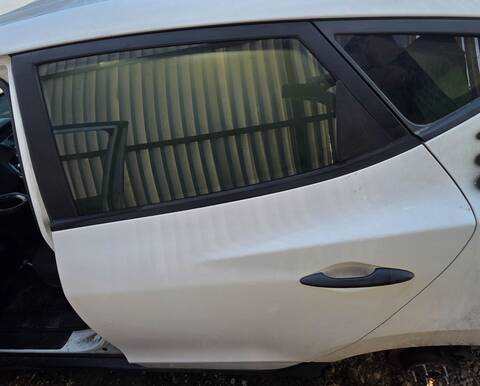 Puerta Trasera Izquierda Hyundai ix35 STYLE 2WD 116CV 85KW