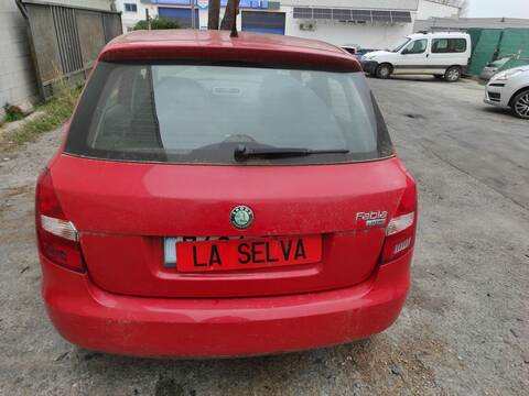 Foto 2ª: Portón Skoda Fabia CHFA (2009)