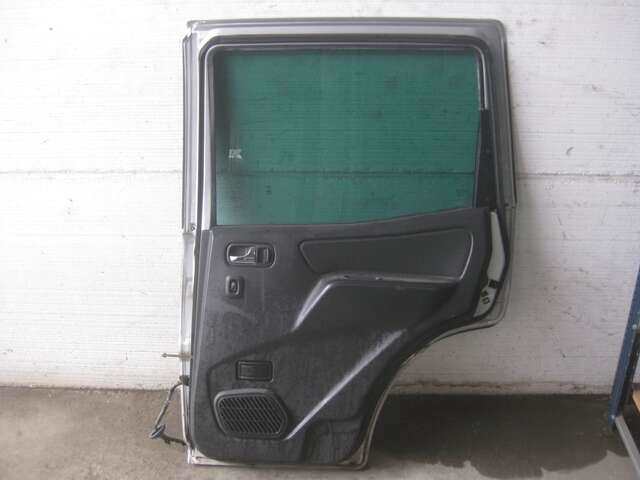 Foto 3ª: Puerta Trasera Derecha Nissan Terrano 3.0 TDI (2002)