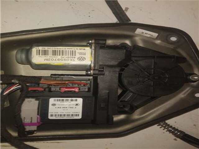 Foto 3ª: Elevalunas Eléctrico Delantero Derecho Volkswagen Golf 2.0 TDI (140 CV) [BKD]