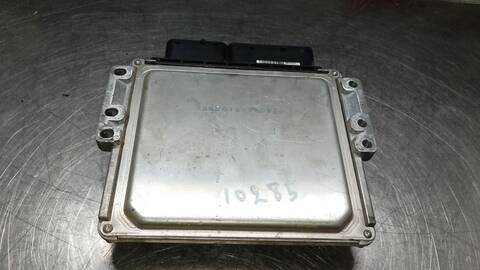 Foto 3ª: Centralita Motor ECU Ssangyong Tivoli CRYSTAL 4X2 116CV 85KW [673910] (2015)