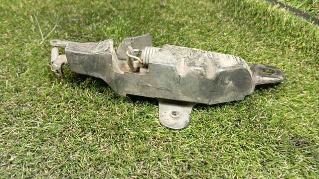Foto 3ª: Cerradura Capot Toyota 4 Runner 3.0 T DIESEL (1993)