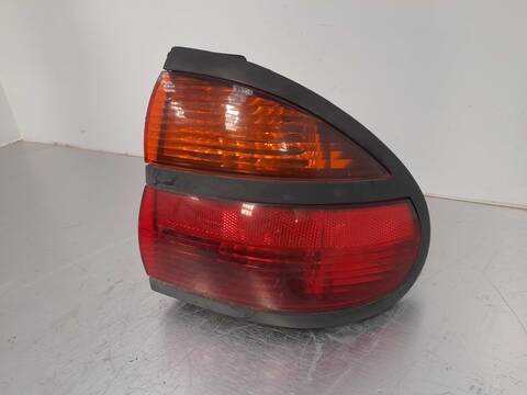 Foto 2ª: Piloto Trasero Derecho Renault Laguna AUTHENTIQUE 107CV 79KW [K4M] (2001)