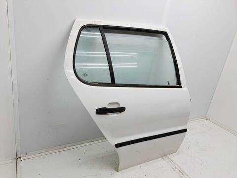 Foto 2ª: Puerta Trasera Derecha Volkswagen Polo CONCEPTLINE BERLINA 60CV 44KW [AUD] (2000)