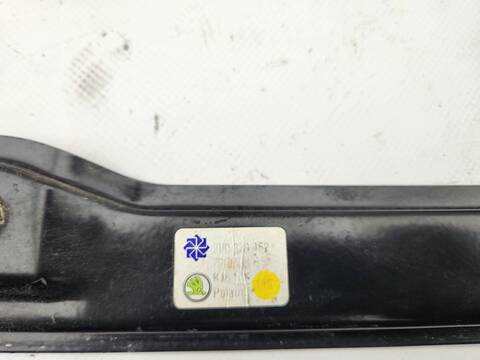 Foto 3ª: Elevalunas Manual Trasero Derecho Skoda Superb ACTIVE 150CV 110KW [DTSB] (2023)