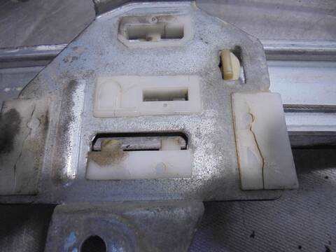 Foto 4ª: Elevalunas Manual Trasero Derecho Suzuki Vitara 2.0 HDI LARGO LUJO 87CV 64KW [RHY] (2002)