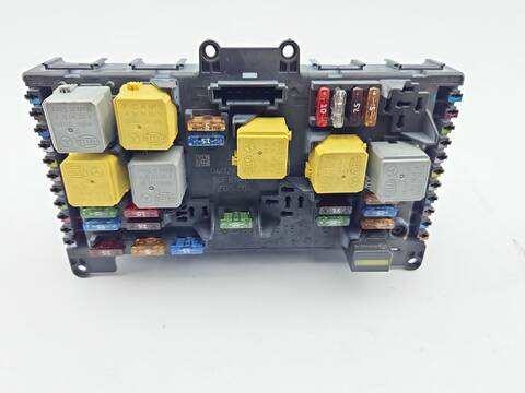 Caja Reles Fusibles Mercedes Vito 110 CDI 639.601 639.603 639.605) 95CV 70KW FURGONETA