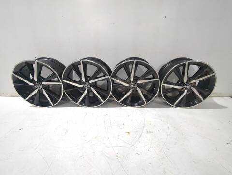 Foto 2ª: Juego LLantas Toyota Auris HYBRID FEEL EDITION 136CV (2013)