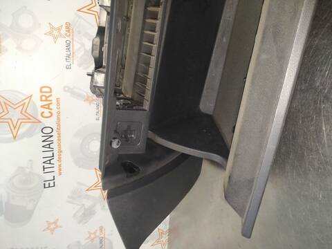 Foto 2ª: Guantera Volkswagen Polo ADVANCE 95CV 70KW [DKL] (2020)