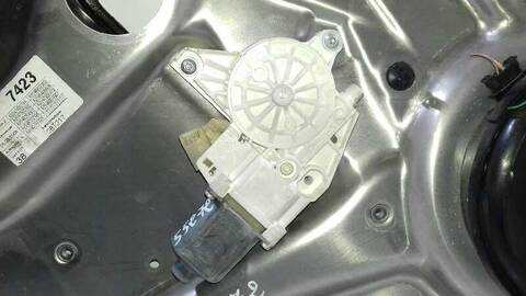 Foto 2ª: Elevalunas Manual Trasero Izquierdo Mercedes Clase C 160 3.0 CDI CAT BERLINA 224CV 165KW [642960] (2008)