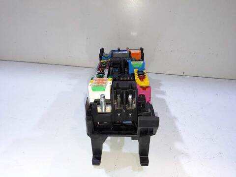 Foto 2ª: Caja Reles Fusibles Mercedes Clase V 200 V 250 CDI/BT AVANTGARDE/EDITION 4MATIC 447.813) 190CV 140KW (2014)