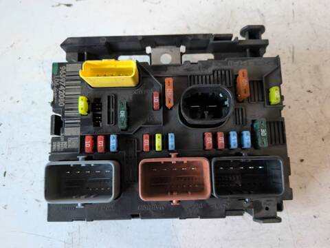 Caja Reles Fusibles Peugeot 307 9HZ