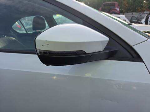 Retrovisor Derecho Skoda Octavia AMBITION 110CV 81KW