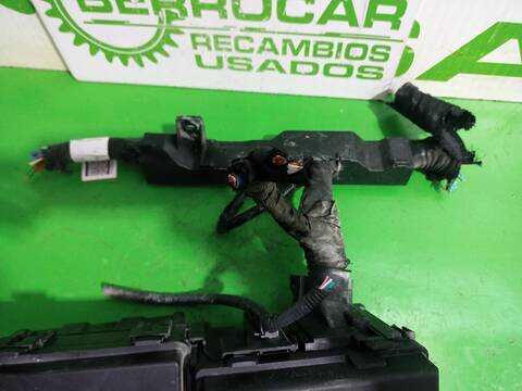 Foto 3ª: Caja Reles Fusibles Nissan Qashqai ACENTA 140CV [HR13DDT] (2013)