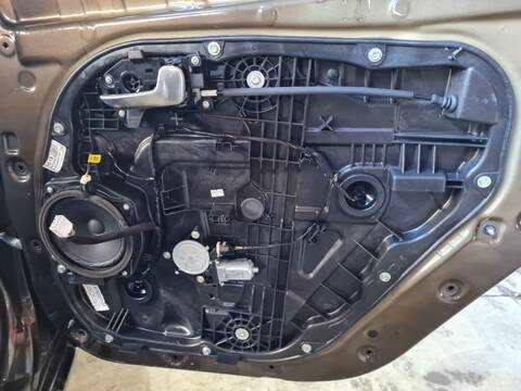 Elevalunas Manual Trasero Derecho Kia Carens BASIC 135CV 99KW