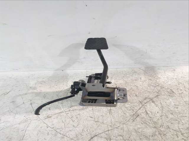 Foto 3ª: Pedal Embrague Hyundai i20 1.0 T-GDI 101CV 74KW [G3LE] (2025)