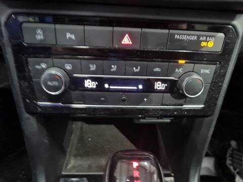 Foto 4ª: Mando Climatizador Volkswagen T-Cross LIFE 116CV 85KW [DKRF] (2020)