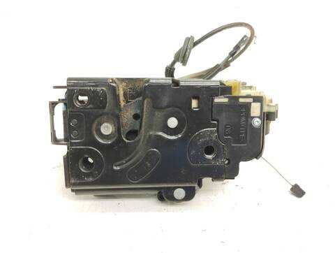 Foto 2ª: Cerradura Puerta Delantera Derecha Volkswagen Passat COMFORTLINE BERLINA 101CV 74KW [AVB] (2001)