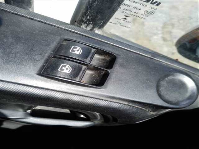 Foto 2ª: Botonera Elevalunas Iveco Camion D 35S12 [F1AGL411XE] (2021)