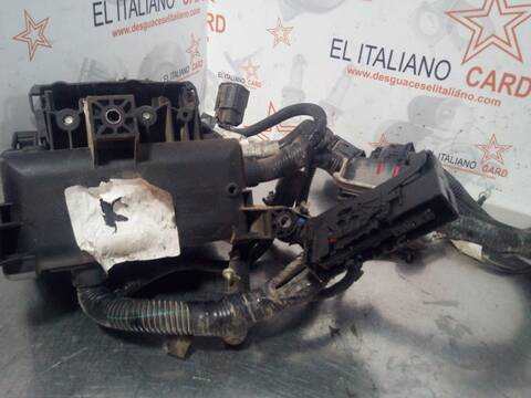 Foto 3ª: Caja Reles Fusibles Ford Transit FT 300 M CABINA SIMPLE MEDIA 125CV 92KW CAJA ABIERTA [CYRB] (2013)