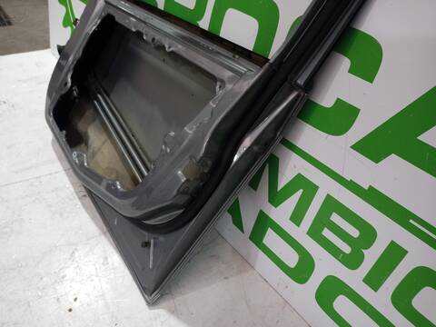 Foto 2ª: Puerta Delantera Derecha Ford Fiesta FUN 68CV 50KW (2003)