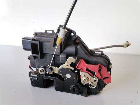 Foto 3ª: Cerradura Puerta Trasera Derecha Audi A4 2.5 TDI 132 KW QUATTRO 179CV (2001)