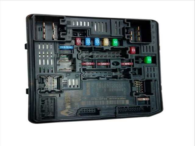 Foto 3ª: Caja Reles Fusibles Dacia Logan TCE 90 L8MA L8M1 L8AC) (2012)