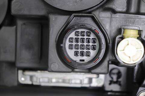 Foto 3ª: Faro Derecho Land Rover Range V6 TD HSE 245CV 180KW (2011)