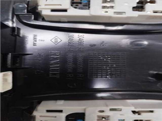 Foto 2ª: Luz Interior Renault Clio TCE 90 B7MT) 91CV 67KW [H4D 450,H4D 470] (2021)