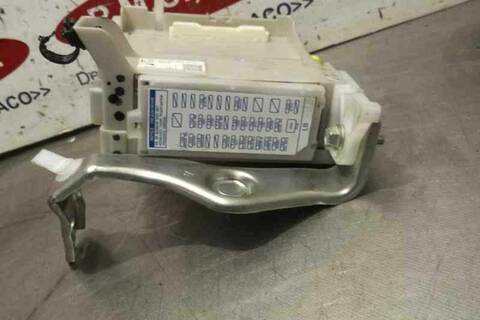 Foto 3ª: Caja Reles Fusibles Toyota Yaris ACTIVE 90CV 66KW [1ND] (2012)