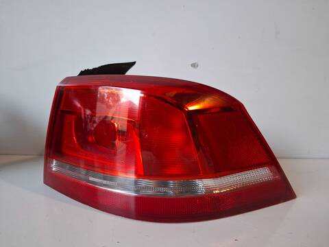 Foto 2ª: Piloto Trasero Derecho Volkswagen Passat ADVANCE BLUEMOTION 140CV