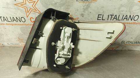 Foto 3ª: Piloto Trasero Izquierdo Mercedes Clase B 150 180 CDI 245.207) 109CV 80KW [OM640940] (2010)