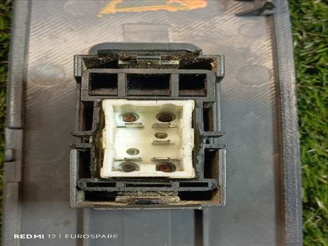 Foto 3ª: Botonera Elevalunas Toyota Land Cruiser 3.0 D KDJ90 GX 3P [1KD-FTV] (2002)