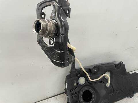 Foto 3ª: Deposito de Combustible Volkswagen Golf COMFORTLINE BLUEMOTION 150CV 110KW (2019)