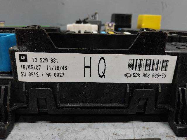 Foto 2ª: Caja Reles Fusibles Opel Astra 1.6 G [G-Z16XE1] (2007)