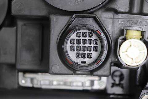 Foto 3ª: Faro Derecho Land Rover Range V6 TD HSE 245CV 180KW (2011)