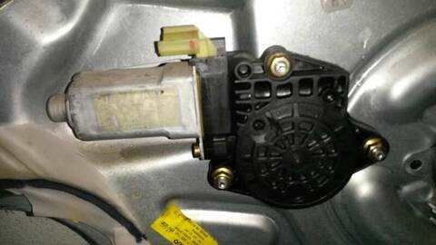 Foto 2ª: Elevalunas Eléctrico Delantero Derecho Kia Cerato 1.6 CAT 105CV 77KW [G4ED] (2004)