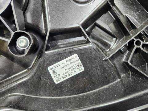 Foto 3ª: Elevalunas Eléctrico Delantero Izquierdo Skoda Octavia RS 244CV 180KW [DNPA] (2023)