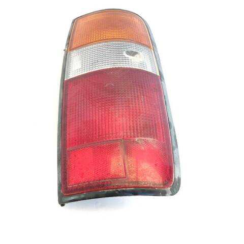Foto 3ª: Piloto Trasero Derecho Toyota Land Cruiser 4.2 TD HDJ80) 160CV (1990)