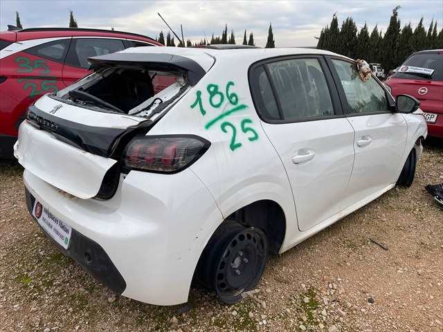 Foto 3ª: Paragolpes Trasero Peugeot 208 1.5 HDI 102cv [YHY] (2022)